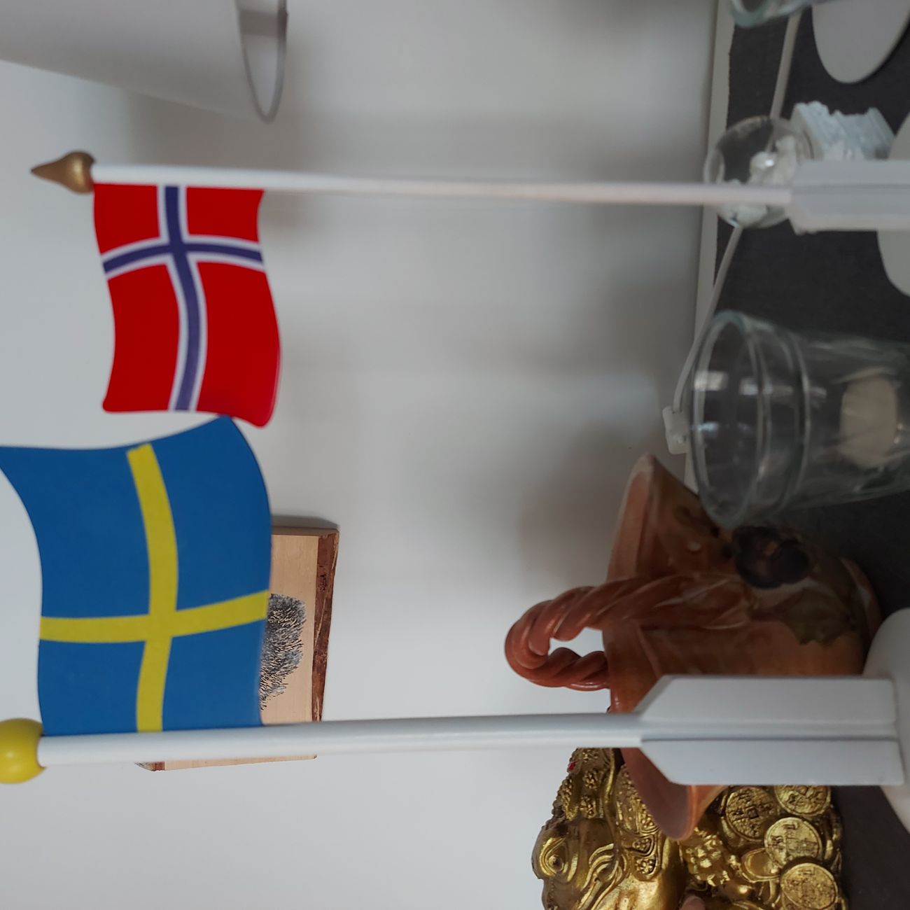 kb-bordsflagga-norge-i-tra-30558-3