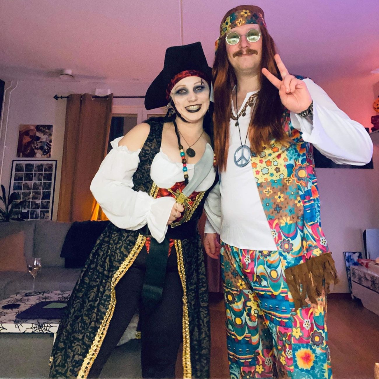 Asiakaskuva Groovy Hippi Naamiaisasu