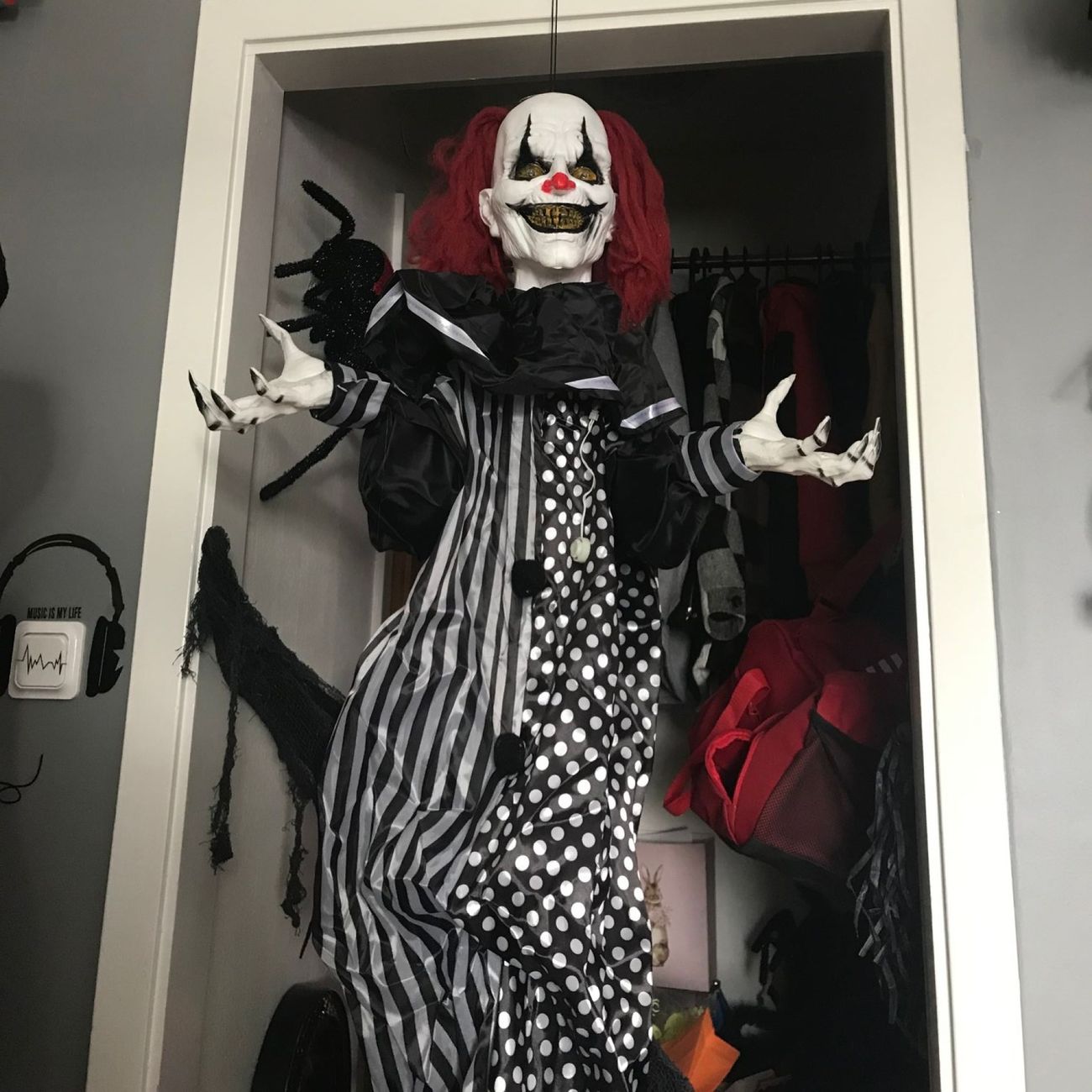 Kundbild på Hängande Skakande Clown Prop