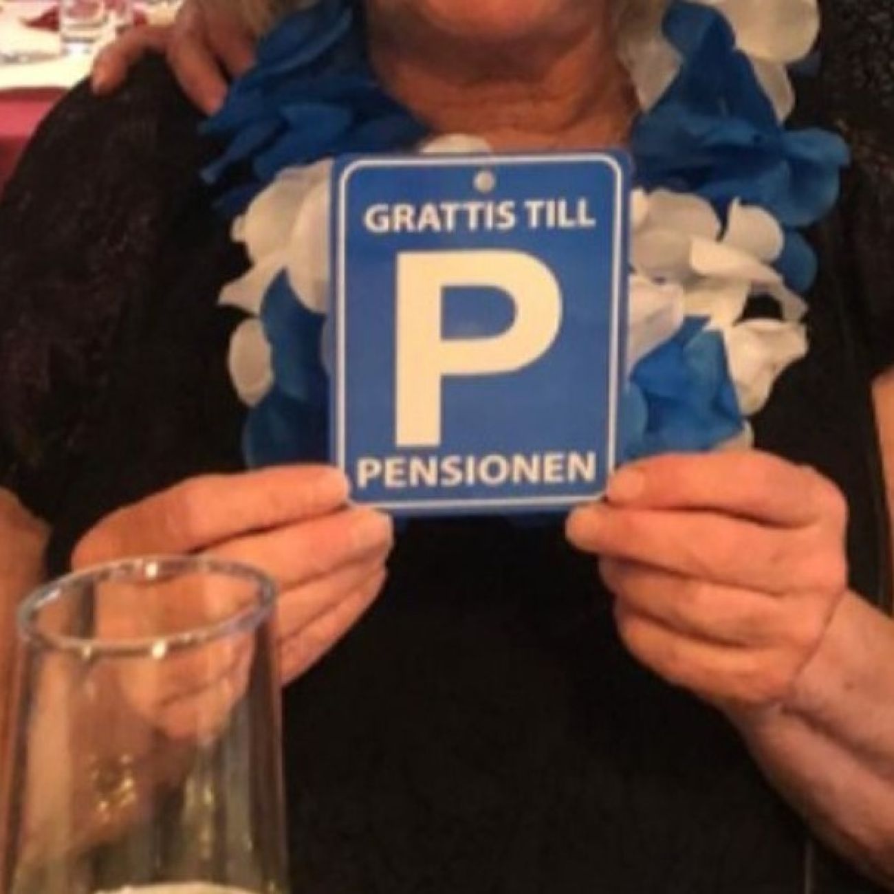 kb-hawaiikrans-grattis-till-pensionen-45336-5-r
