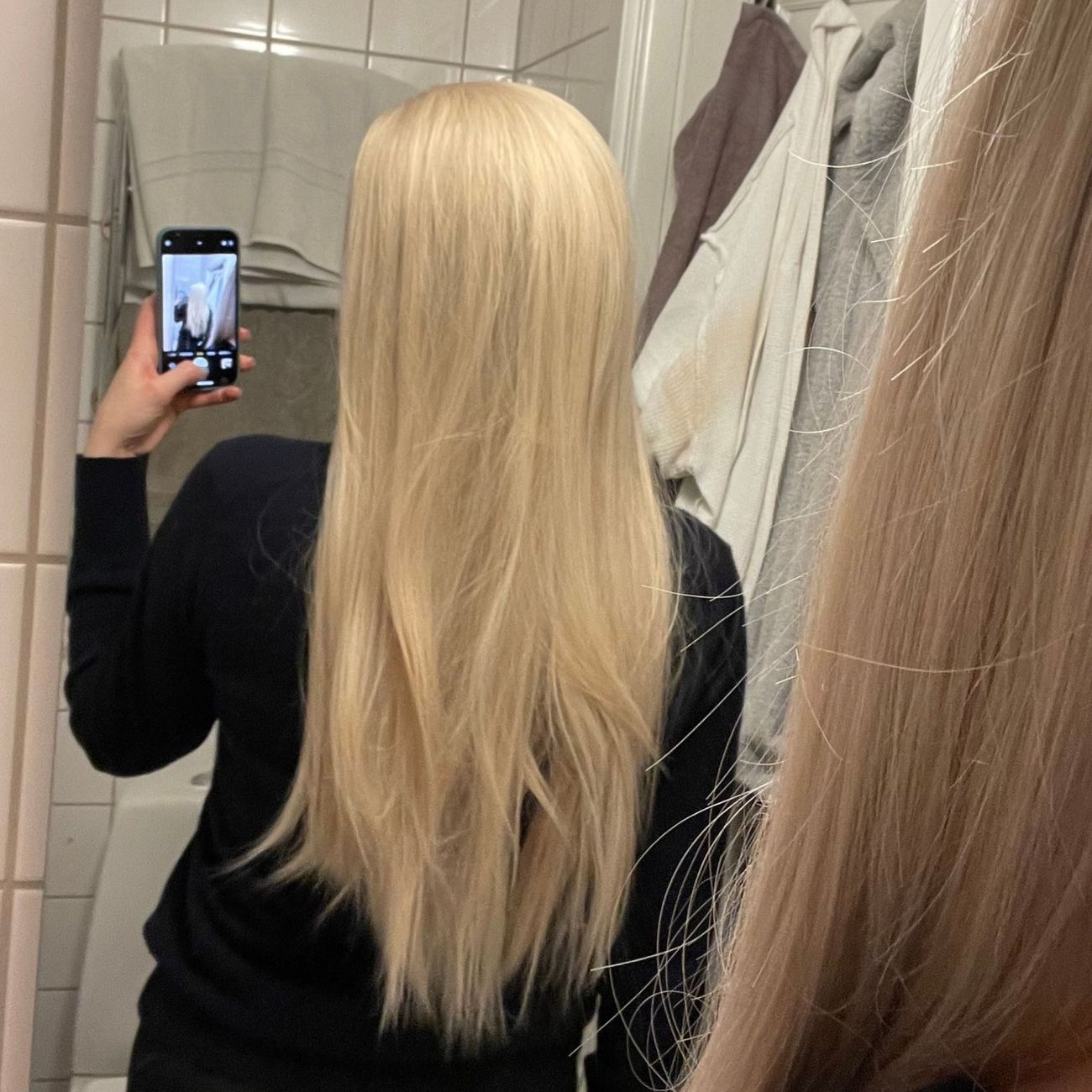 Kundbild på Lång Rak Blond Deluxe Peruk