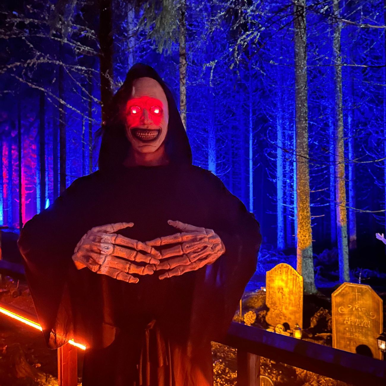 Kundebillede af LED Maske Red Eyes