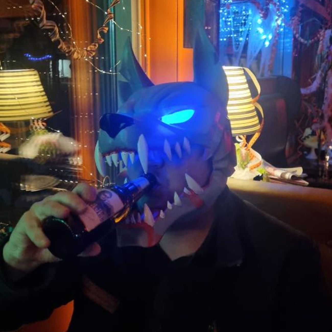 Asiakaskuva LED-Silmät Naamariin