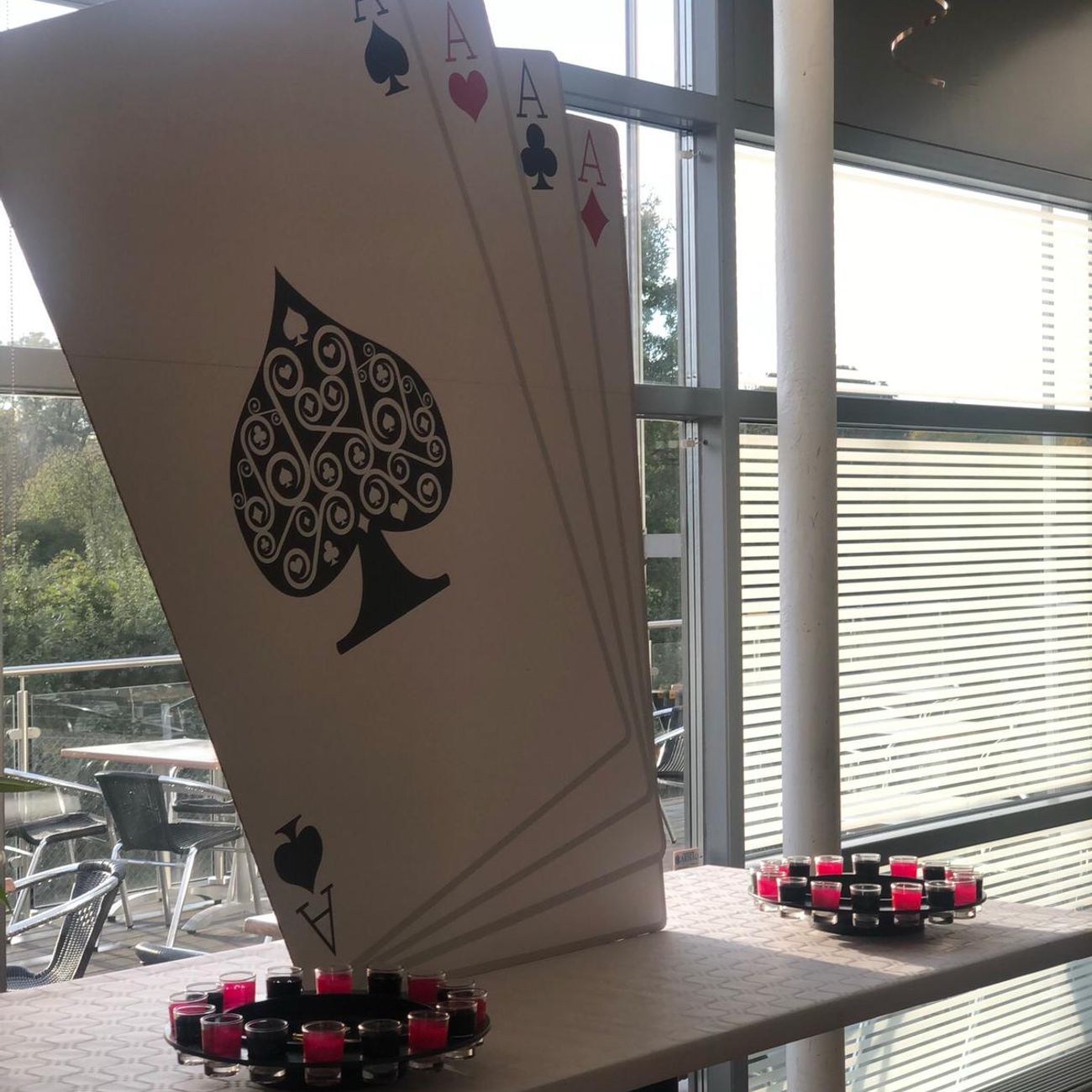 kb-poker-kartongfigur-2