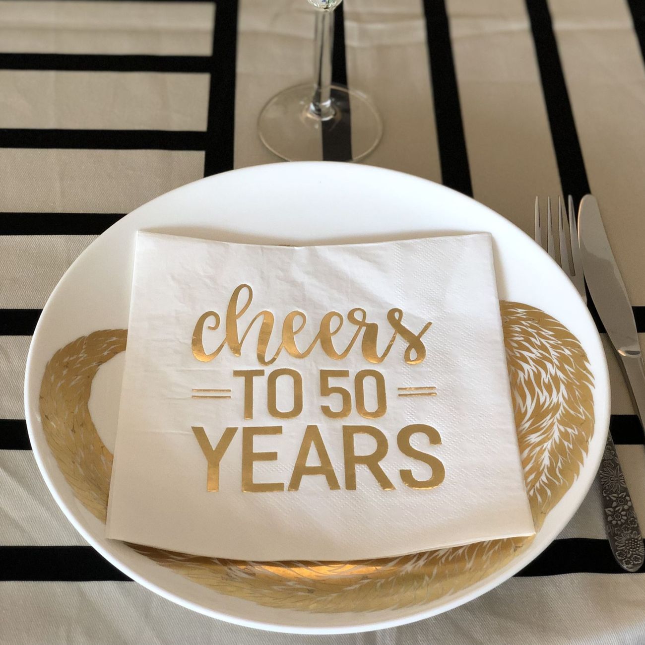 Kundbild på Servetter Cheers to 50 Years Guld