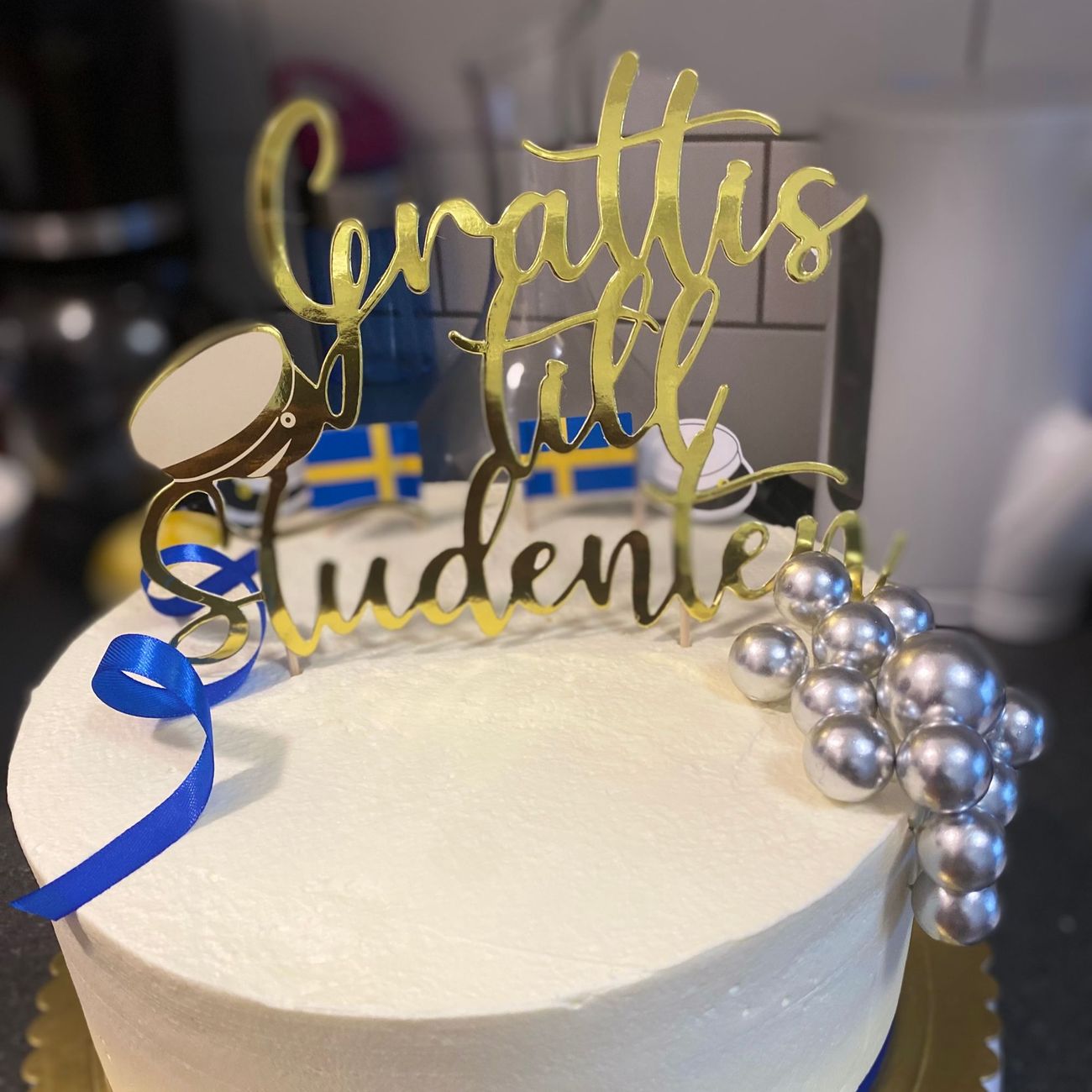 kb-tartdekoration-grattis-till-studenten-guld-72825-13-r