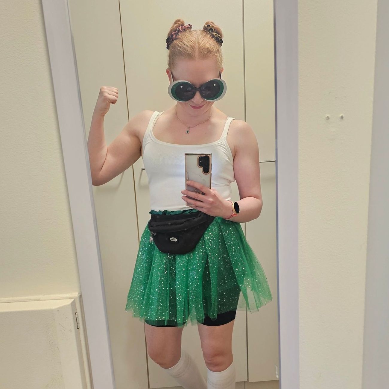 Kundbild på Mörkgrön Tyllkjol med Glitter