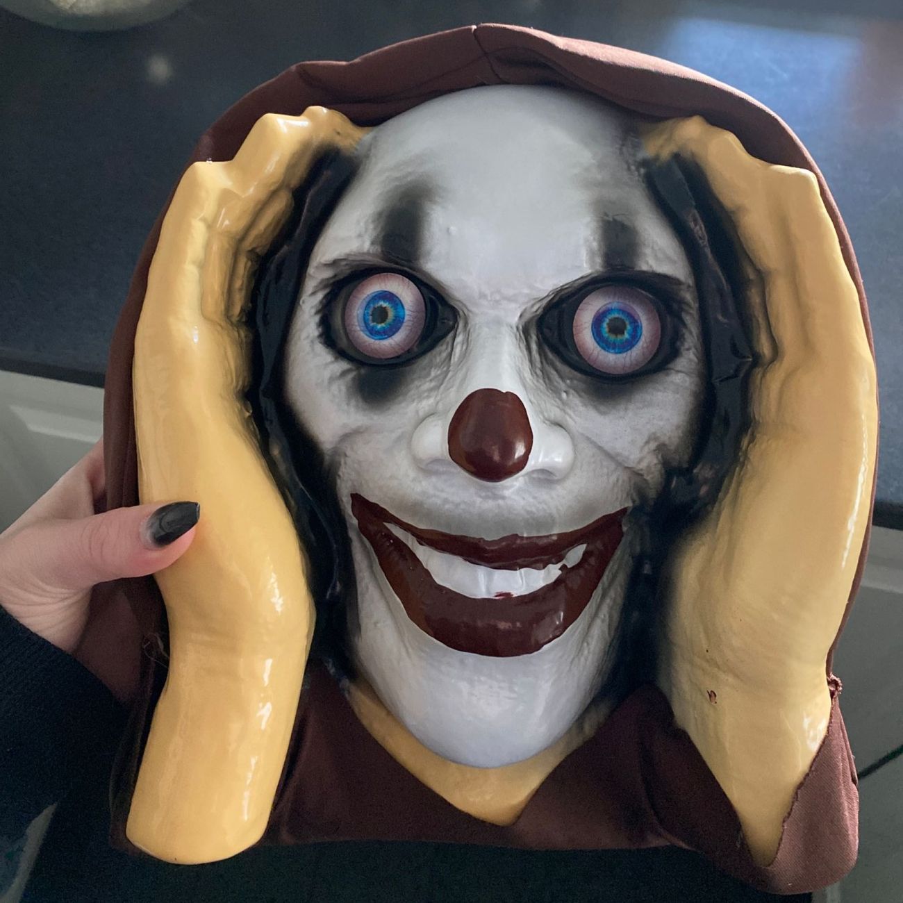 Kundbild på Fönstertittare Läskig Clown