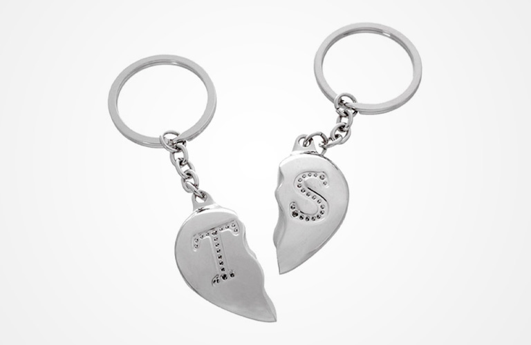 Nyckelring Halvt Hjärta med Bokstav