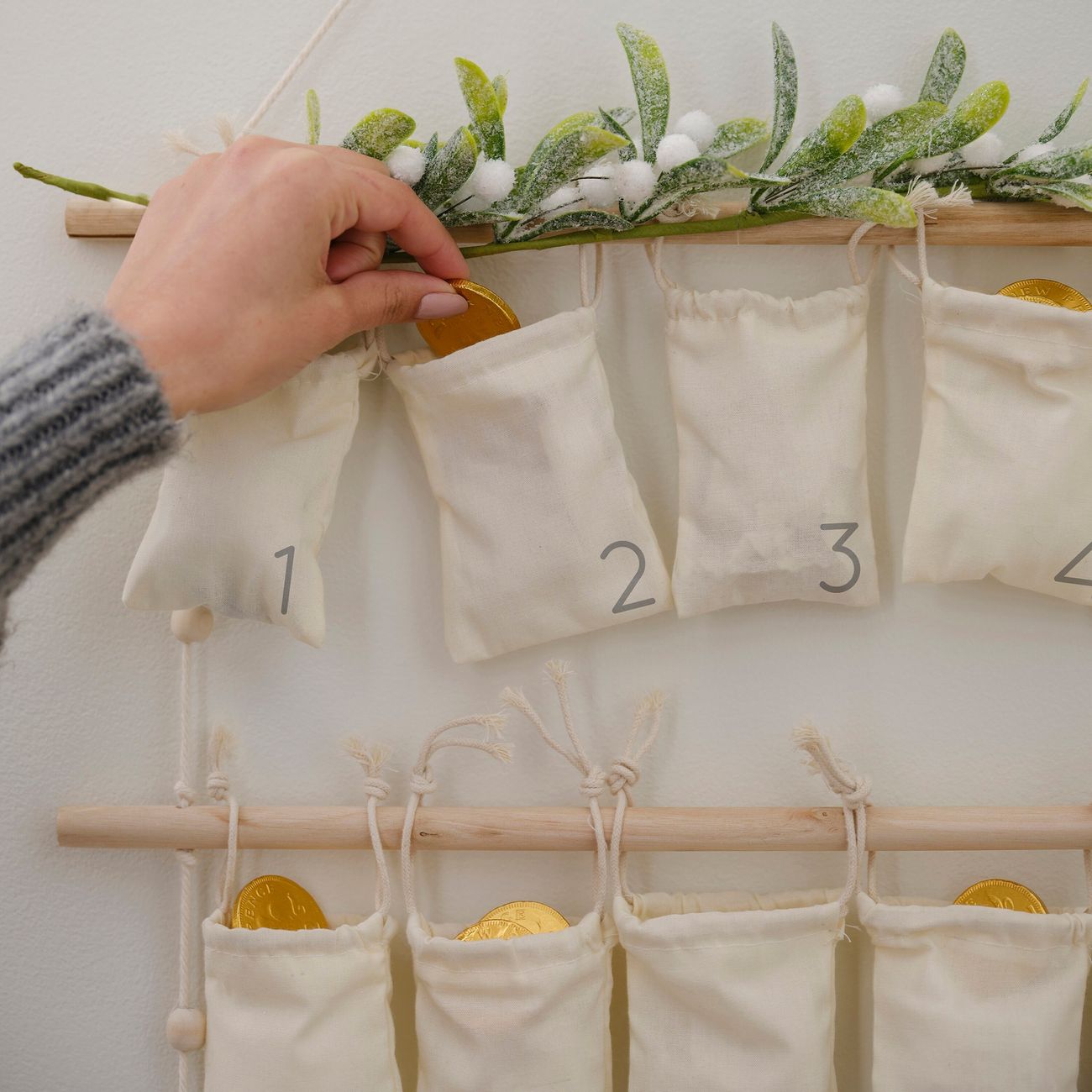 advent-calendar-hanging-fill-your-own-bags-with-foliage-cream-99408-3