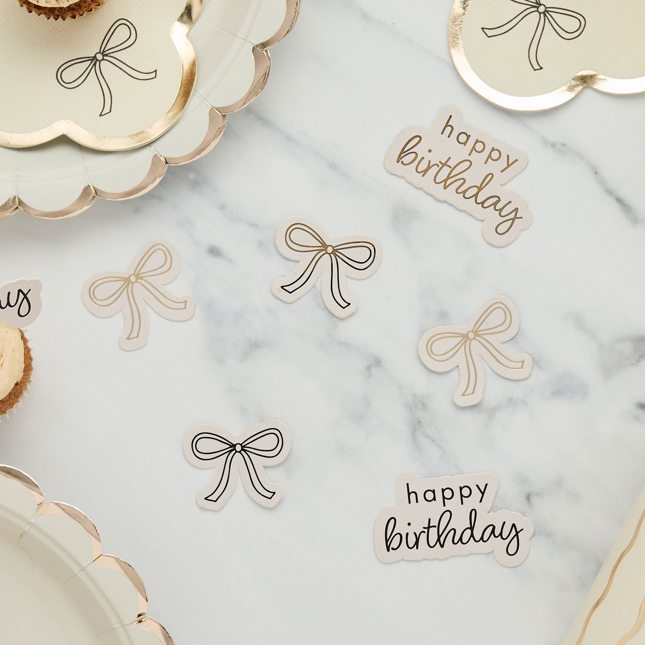 Bordskonfetti Happy Birthday Cremevit Rosett