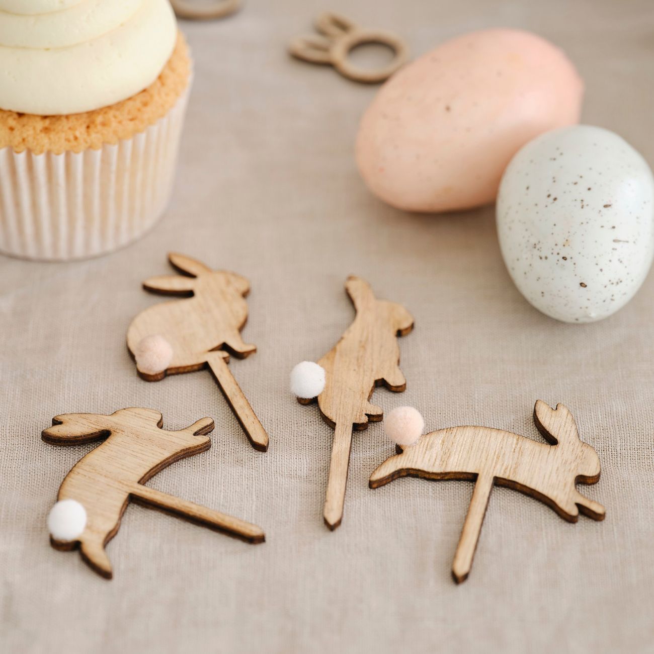 cupcake-toppers-kaniner-i-tra-92997-3