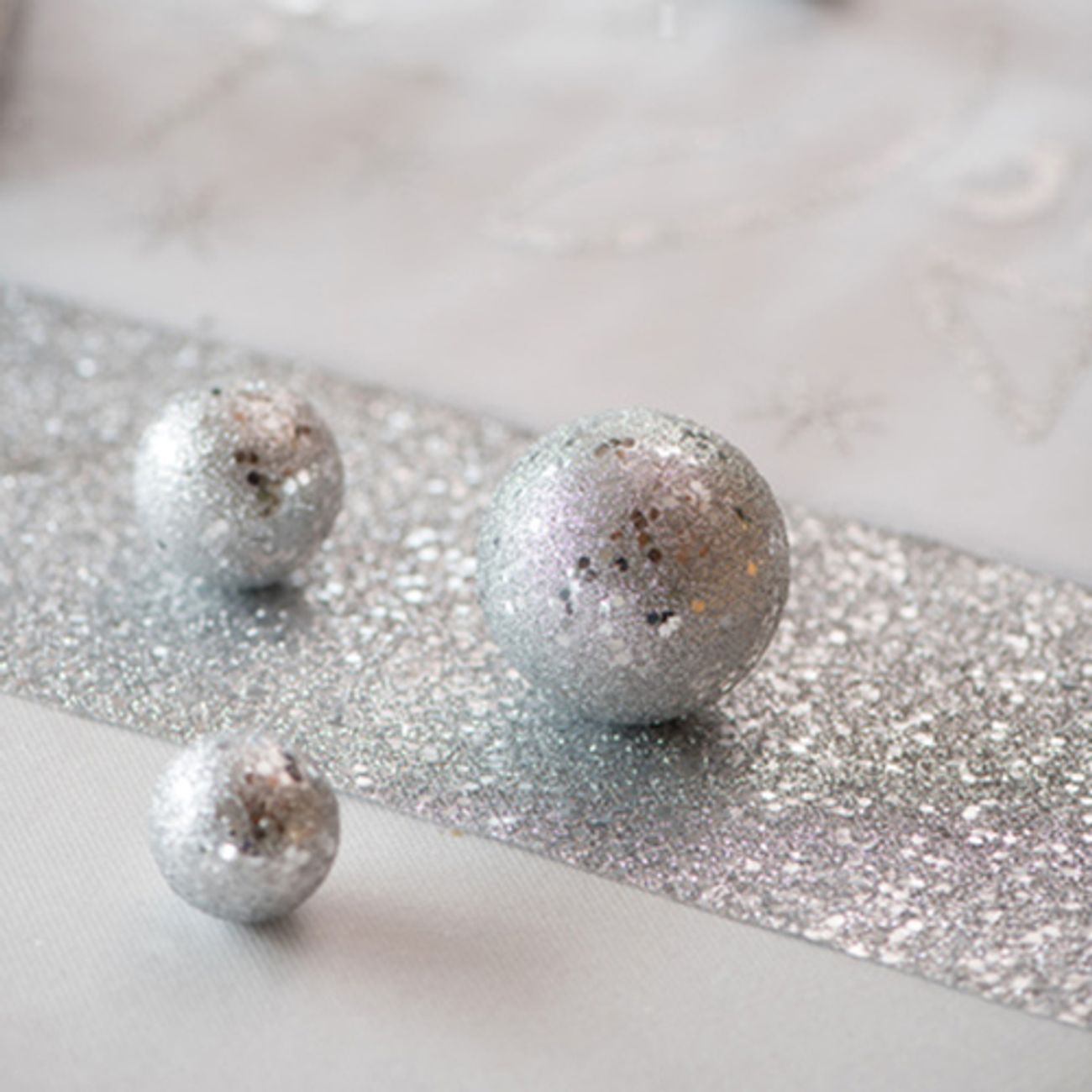 dekorationsbollar-silverglitter-2