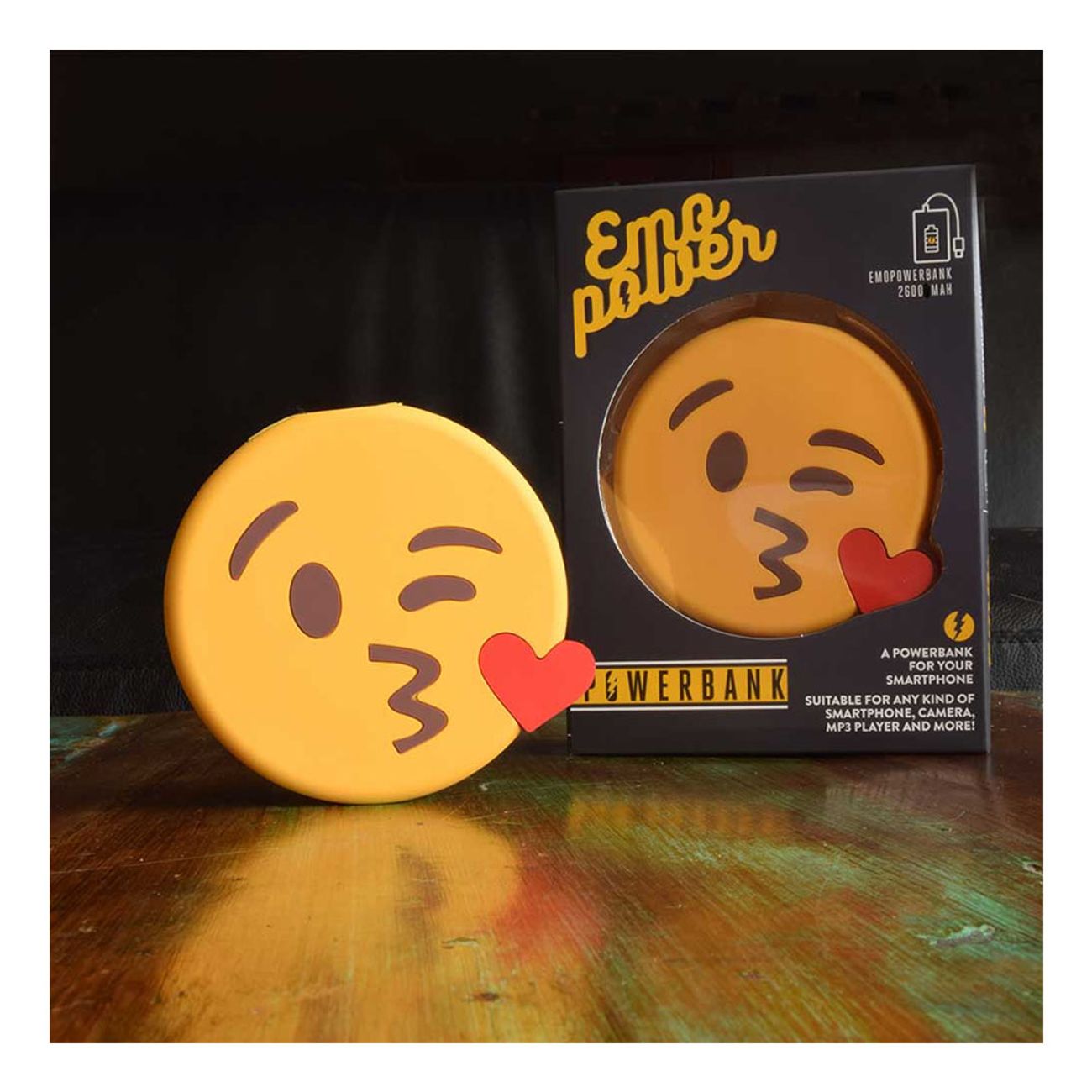 emoji-powerbank-blow-kiss-2