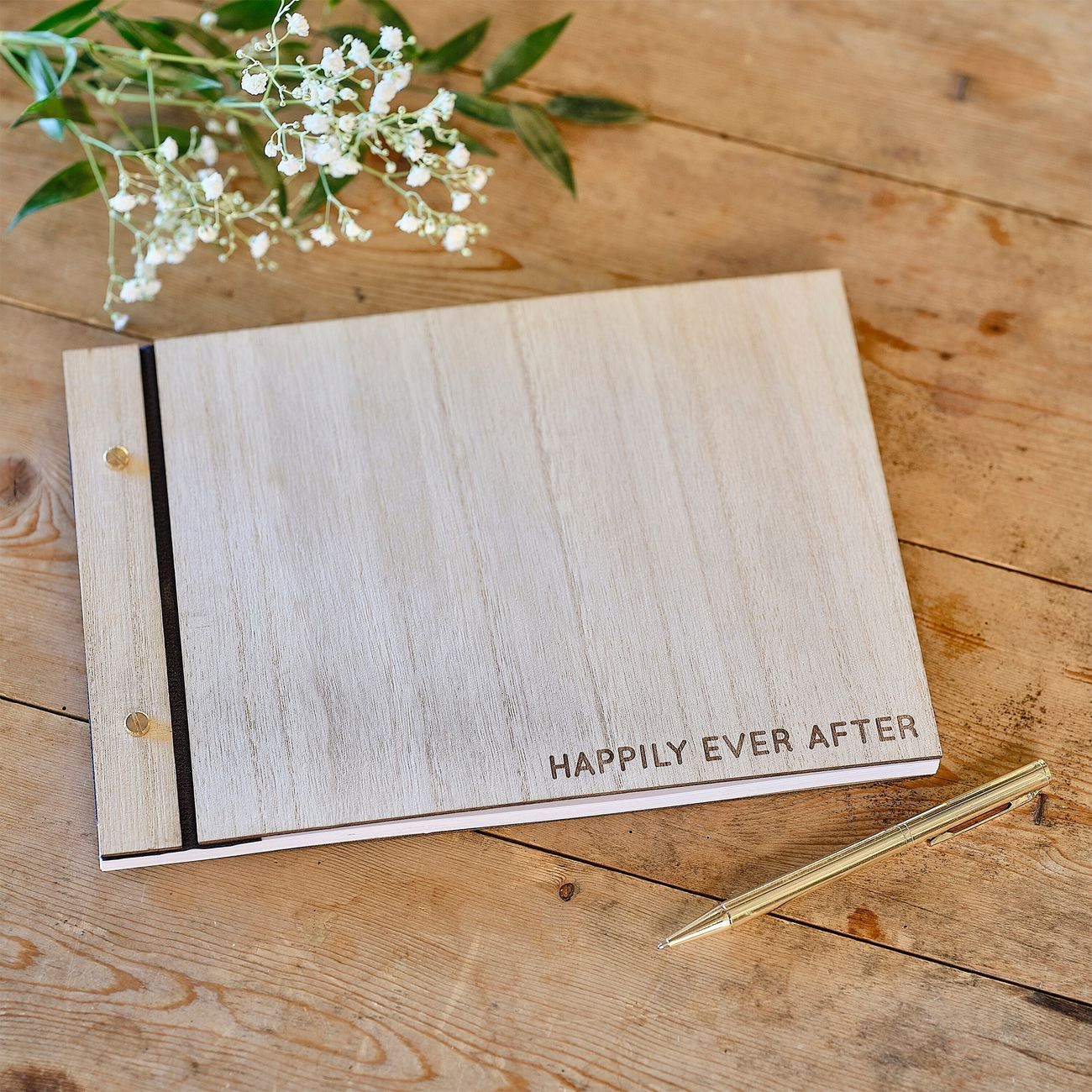 gastbok-i-tra-happily-ever-after-101792-2