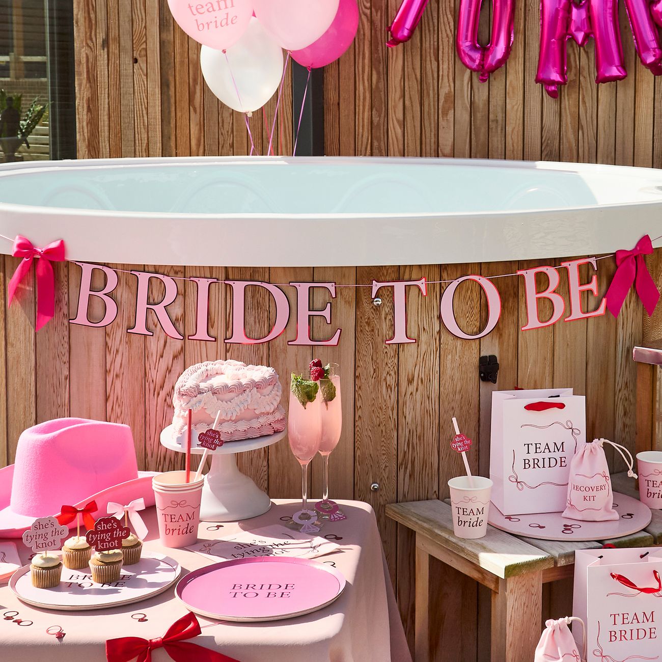 Girlang Bride to Be Rosa med Rosetter