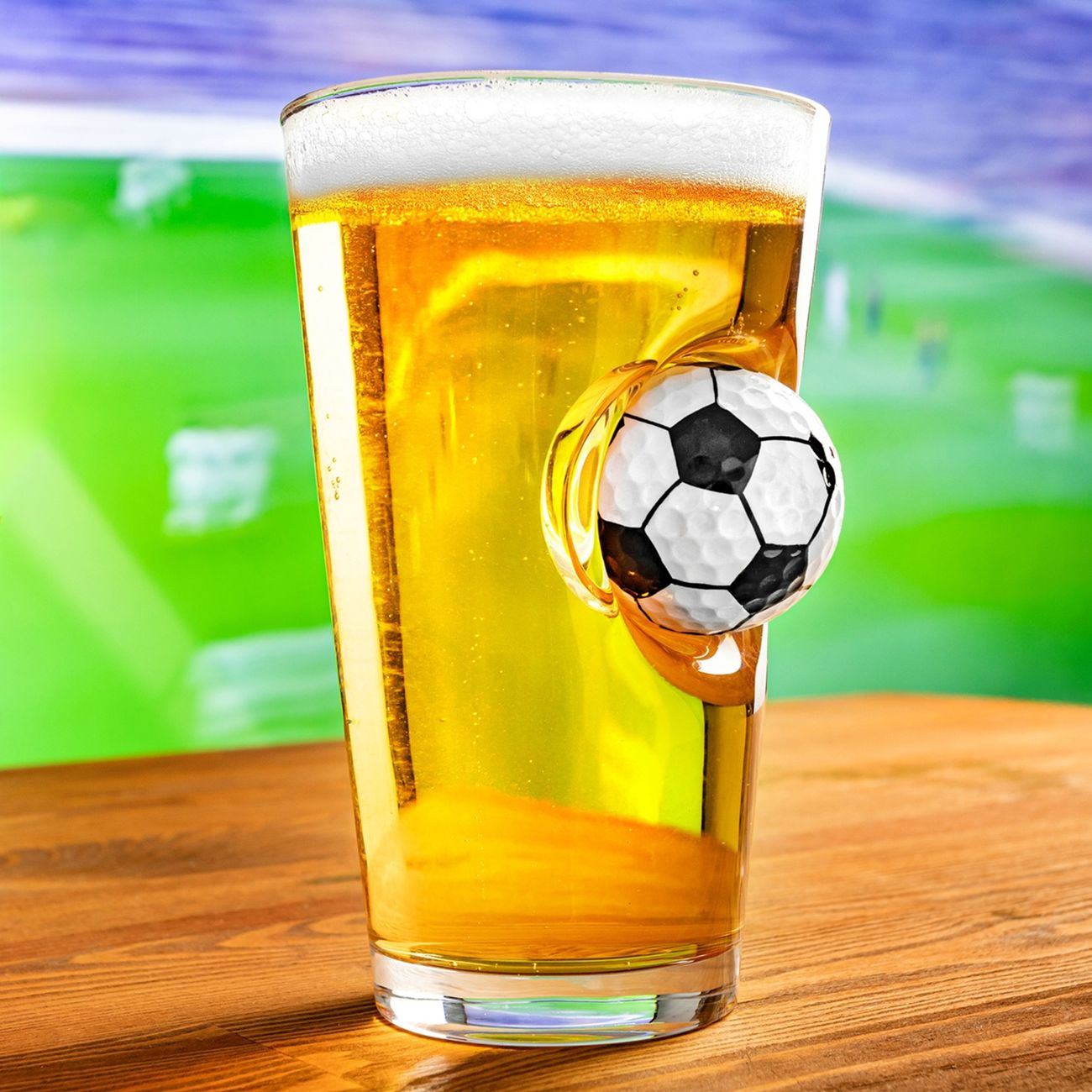 glas-med-fotboll-106384-3