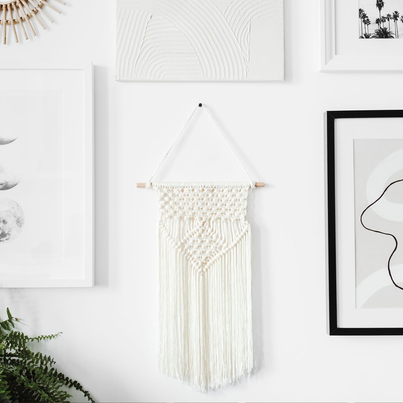 Riippuva Makrameekoriste Luunvalkoinen