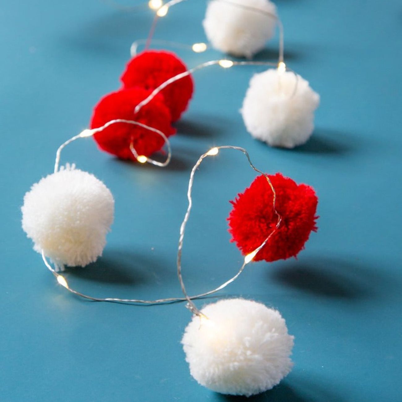 led-girlang-pompoms-rodvit-108398-3