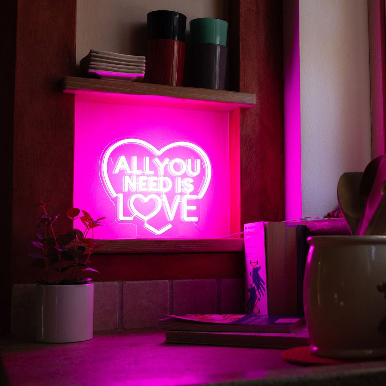 LED-lampa All You Need is Love