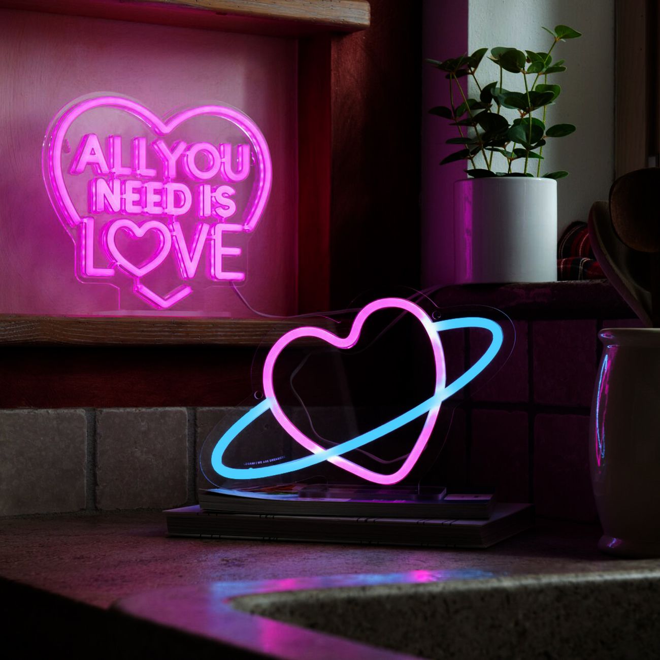 LED-lampa All You Need is Love