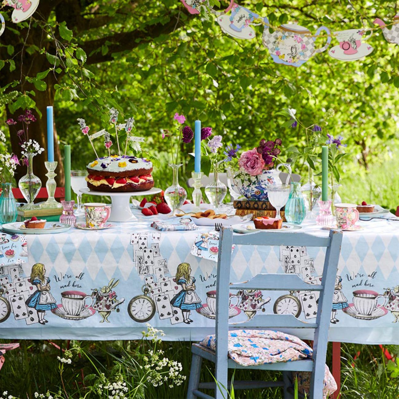 pappersduk-alice-wonderland-108404-3