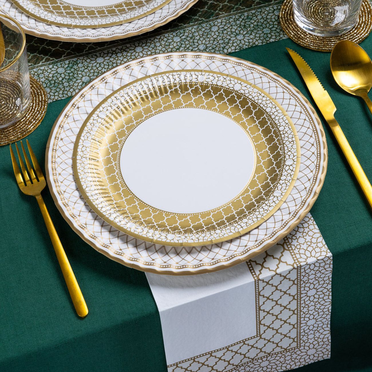 papperstallrikar-guld-ornament-108409-2