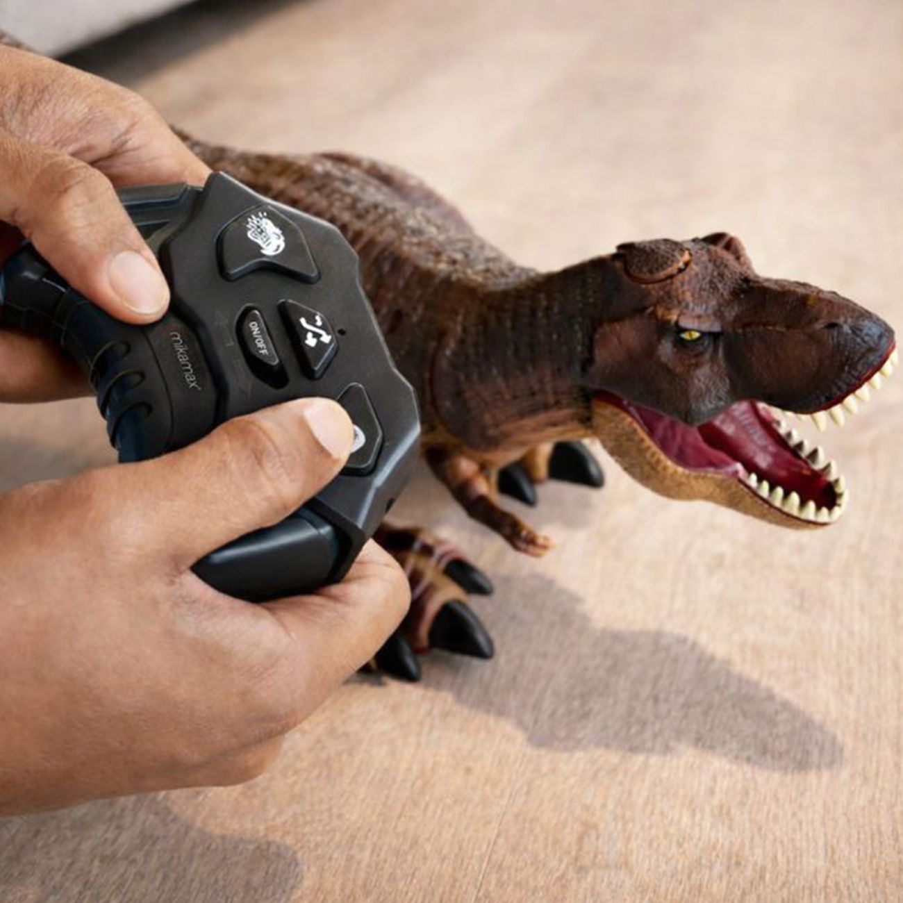 Radiostyrd T-Rex med Rökeffekt