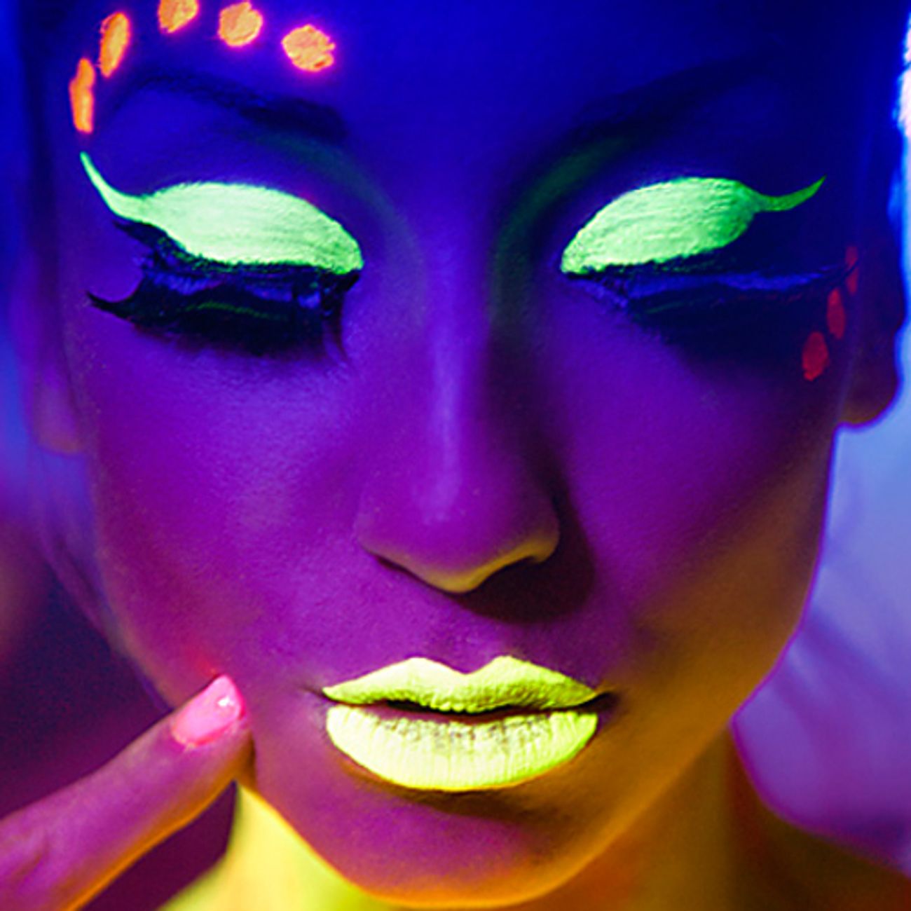 uv-flytande-eyeliner-2