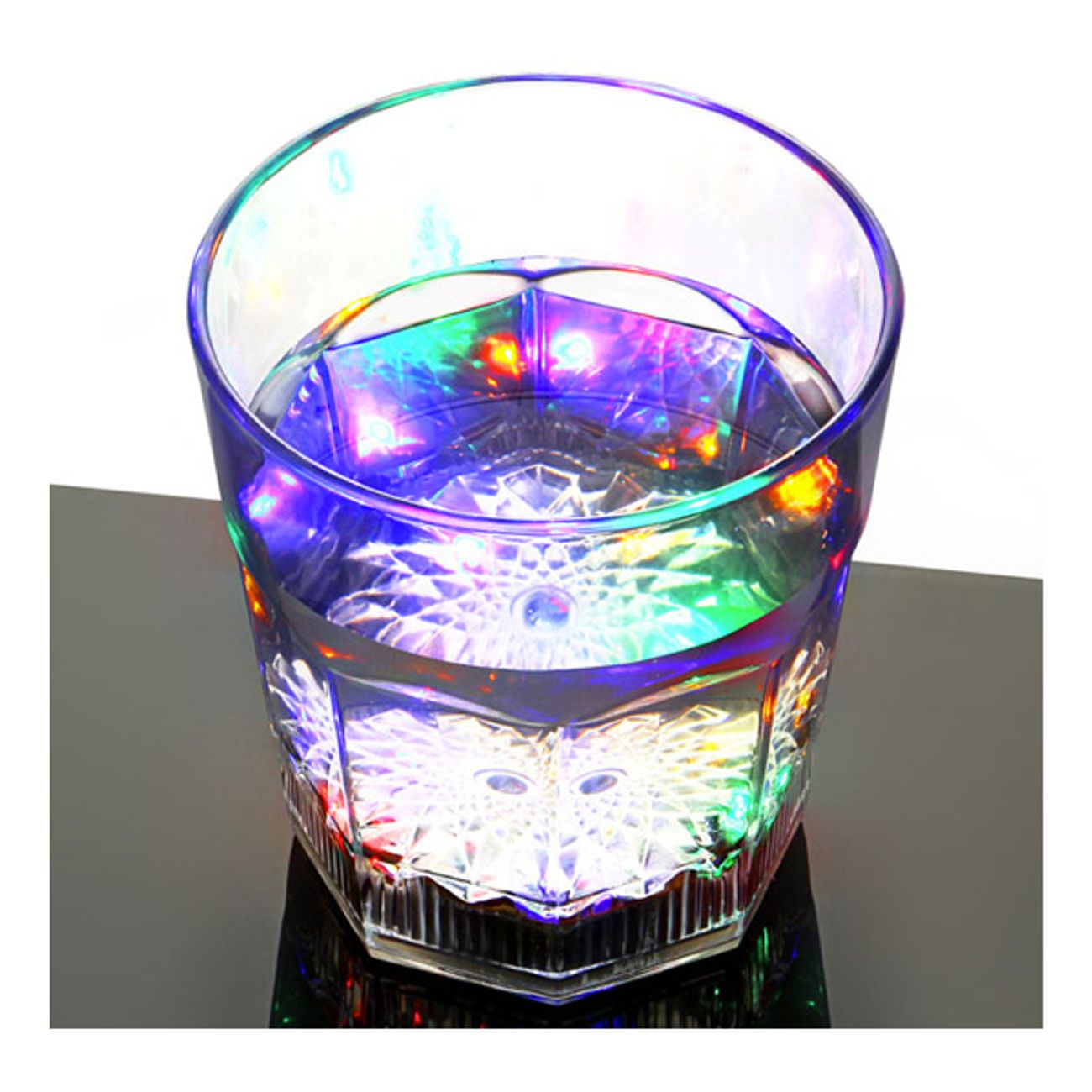 vatskeaktiverat-blinkande-drinkglas-2