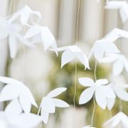 backdrop-origami-blommor-vit-3