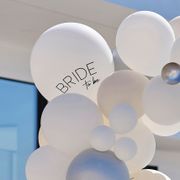 ballongbage-vitsilver-bride-to-be-93094-5