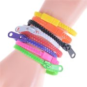 zipper-bracelet-fidget-toy-2
