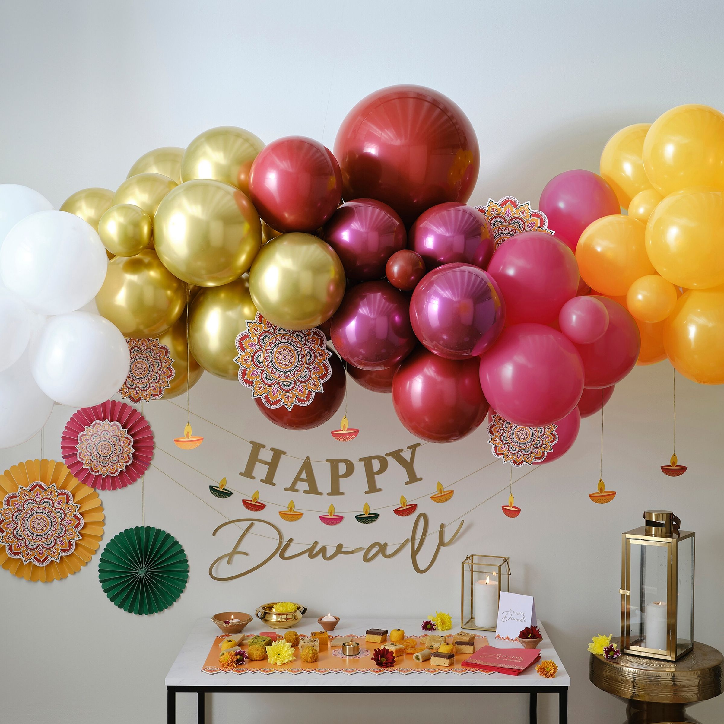 Läs mer om Ballongbåge Diwali