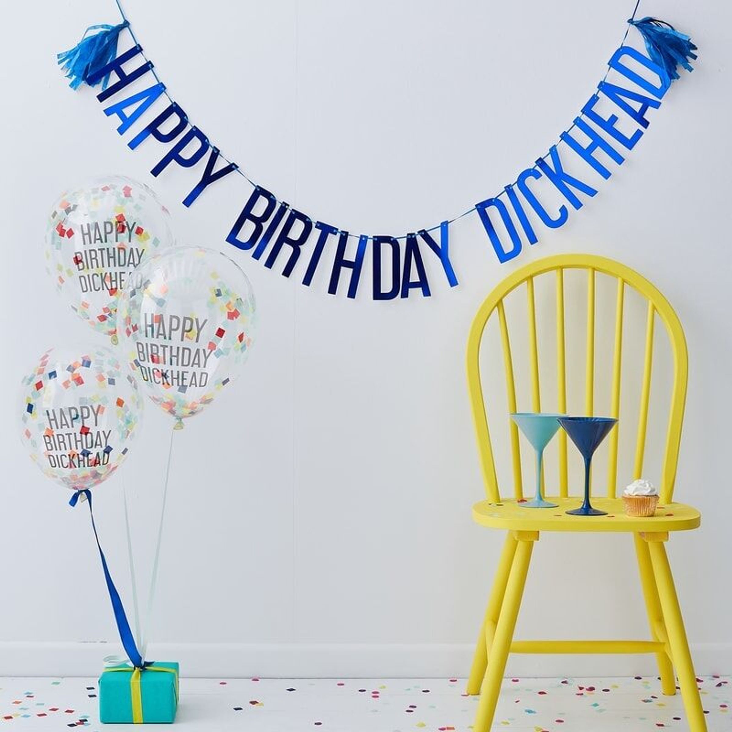 Läs mer om Dekorationskit Happy Birthday Dickhead