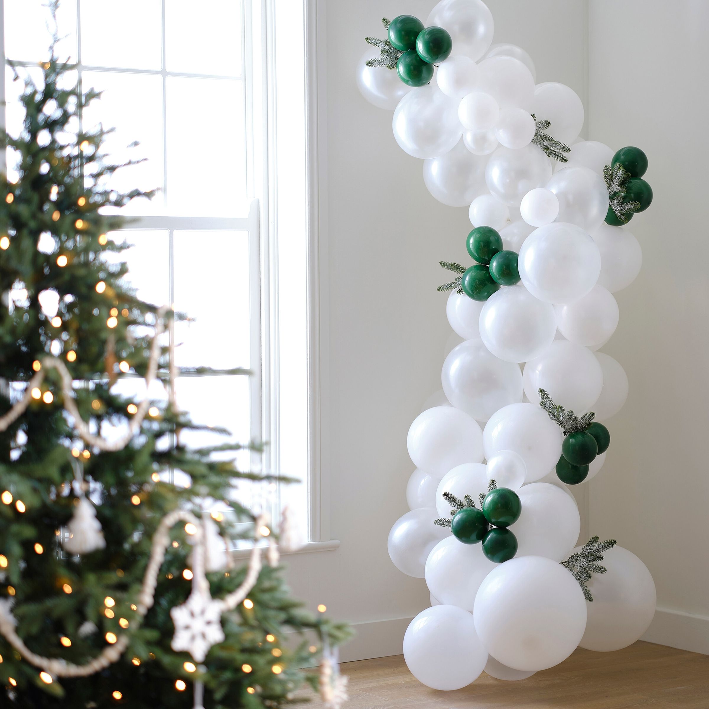 Läs mer om Jul Ballongbåge Vit/Grön
