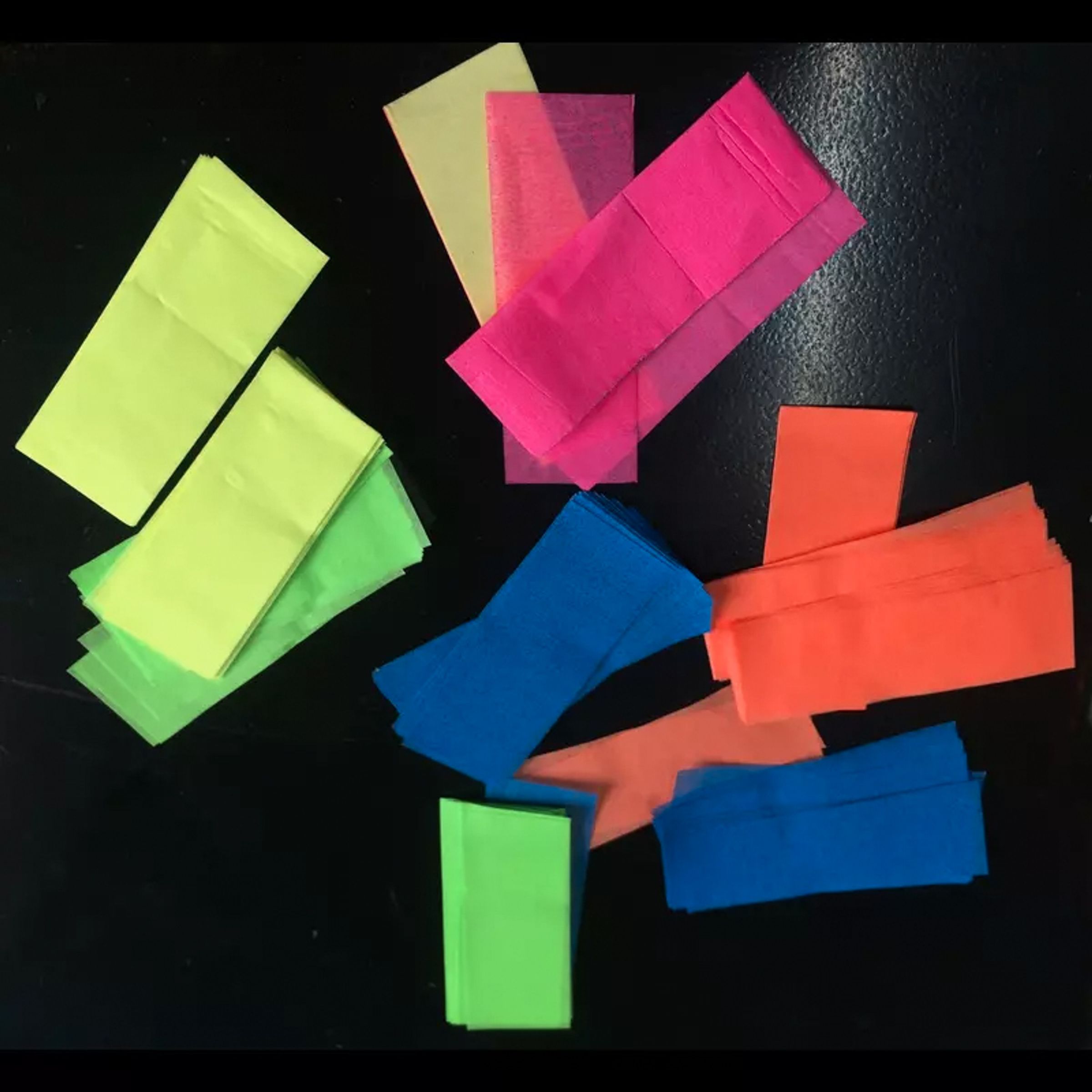 Läs mer om UV Neon Konfetti - 1000-pack