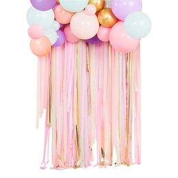 Lysbildefremvisning - Backdrop Balloner med Streamers