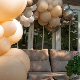 Lysbildefremvisning - Ballongbue Nude