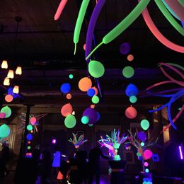 Diaesitys - Ilmapallot UV Neon