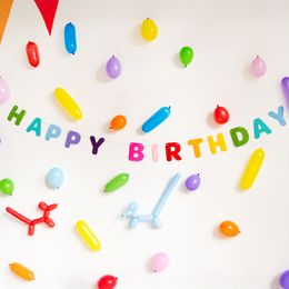 Lysbildefremvisning - Bokstavsgirlander Happy Birthday i filt