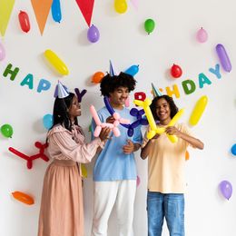 Lysbildefremvisning - Bokstavsgirlander Happy Birthday i filt