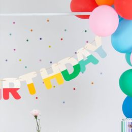 Lysbildefremvisning - Bokstavsgirlander Happy Birthday i tre