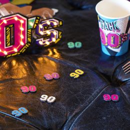 Lysbildefremvisning - Bordkonfetti Træ 90's Party