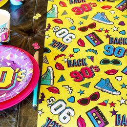 Lysbildefremvisning - Bordløber 90's Party