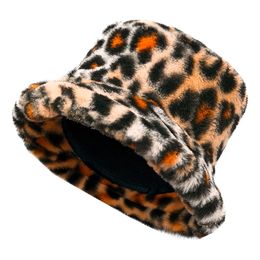 Bildspel - Bucket Hat i Plysch Leopard