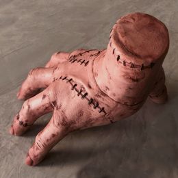 Lysbildefremvisning - Familien Addams Thing Prop Deluxe