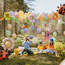 Lysbildefremvisning - Folieballon Blomst med Ben Beige