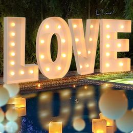 Lysbildefremvisning - Kæmpebogstaver med LED-Lys