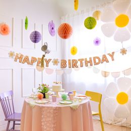 Lysbildefremvisning - Guirlande Happy Birthday med Blomster